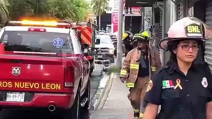 Moviliza incendio en negocio al sur de Monterrey