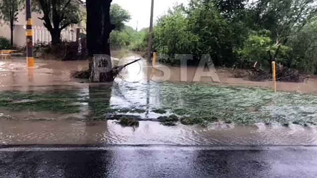 Cierran la carretera a Reynosa por desbordamiento de arroyo en Cadereyta