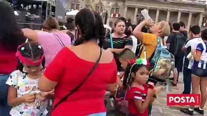 ¡Gran ambiente! Aguardan en la Macro para el Grito de Independencia