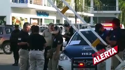 Atacan a tiros a hombre en plaza comercial de Santa Catarina
