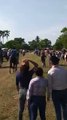 En medio de carrera de caballos, jinete muere al ser embestido