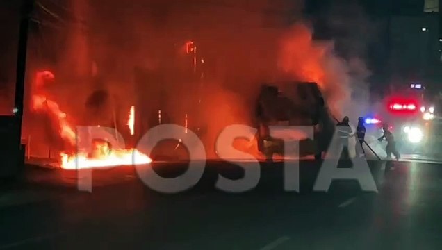 Consume incendio camión urbano de la ruta 128 en la colonia Obispado