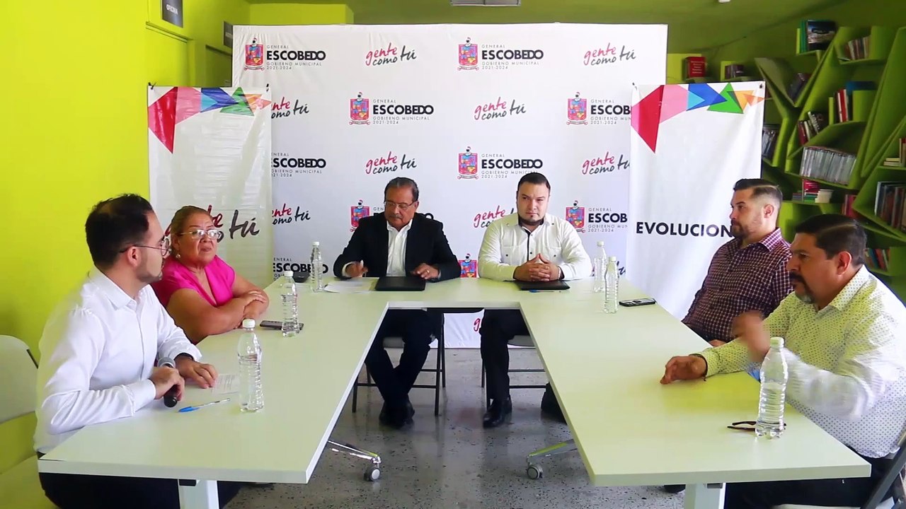 Acerca Andrés Mijes programa Todos Bilingües a familias de Escobedo