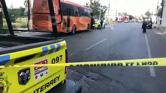 Mujer muere arrollada por camión urbano en colonia Obrera de Monterrey