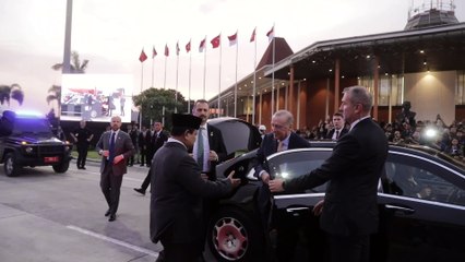 Momen Akhir Kunjungan Erdogan: Pelukan Hangat Prabowo