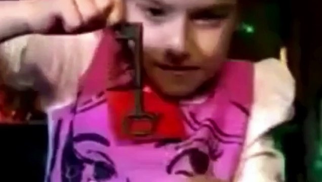 Лена была очень горячей, и становилась все горячее, горячее, и она получила ключ от жуков!