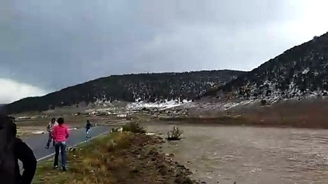 Sorprende fuerte lluvia a habitantes de Galeana, Nuevo León