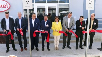 Cristina Díaz inaugura nueva planta de adhesivos de empresa Henkel