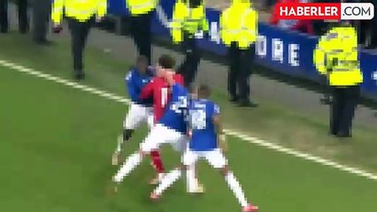 Kartlar havada uçuştu! Son saniyede gelen gol ortalığı savaş alanına çevirdi