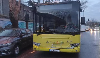 İETT otobüsü otomobile çarptı: 2 yaralı