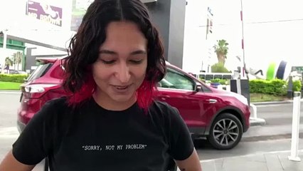 Mujeres salen a la calle protegidas; usan armas blancas