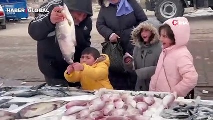 Sivas'ta istediği balığı alamayınca ağlayan çocuk herkesi duygulandırdı