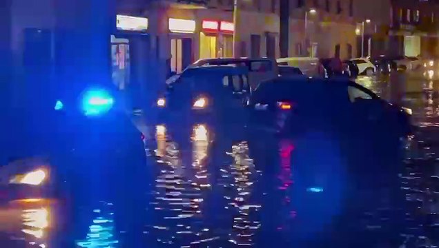 Nubifragio all'Elba, strade come fiumi e negozi allagati