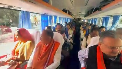 भजन गाते साय कैबिनेट पहुंचे प्रयागराज महाकुंभ