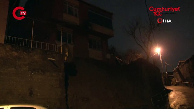 Beykoz’da istinat duvarı çöktü: 2 katlı bina boşaltıldı!