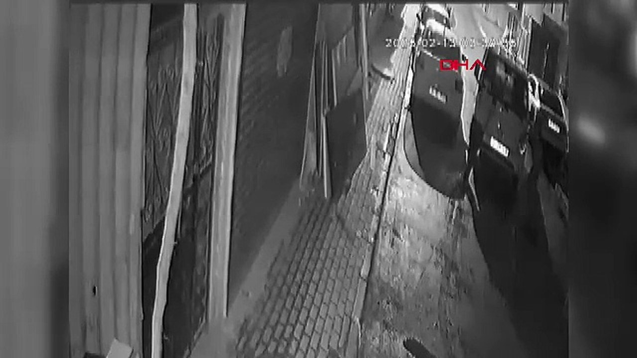 İstanbul - Avcılar'da düz kontak yöntemiyle çalıştırdıkları kamyoneti böyle çaldılar