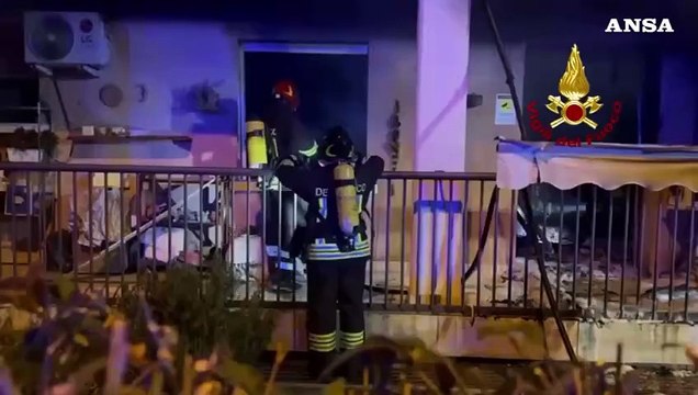 Incendio in una palazzina a Rimini, morti marito e moglie