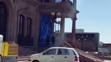 Comienzan a reparar zona afectada por incendio en Palacio de Gobierno