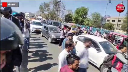 चेतक ब्रिज पर पलटी तेज रफ्तार कार