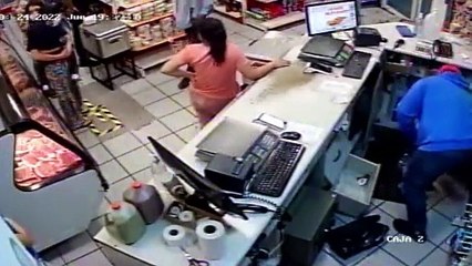 Asaltan a punta de pistola a clientes en San Nicolás