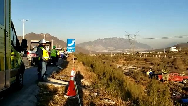 Deja volcadura dos muertos en carretera a Saltillo en Santa Catarina