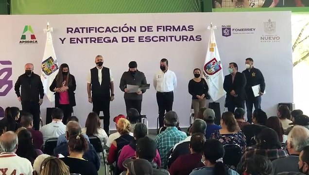 Entregan Samuel García y César Garza ratificaciones y escrituras en Apodaca