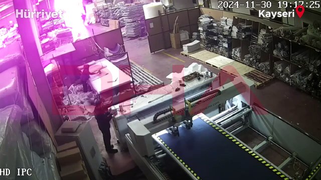 Fabrikada 3 işçinin öldüğü yangının başladığı anın kamera görüntüleri ortaya çıktı