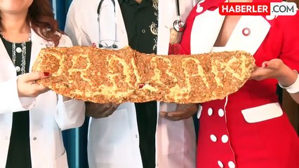 Ünlü Müzisyen Dr. Alban İstanbul'da Lahmacun ve Çiğ Köfteyle Karşılandı