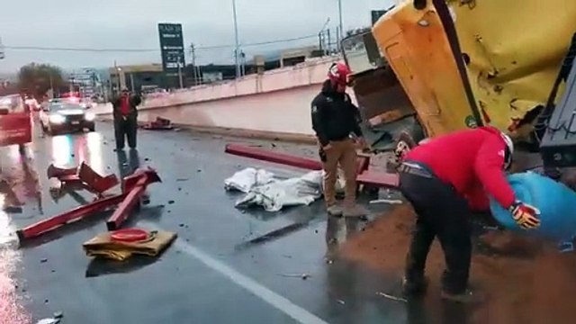 Trastocan carreteras y avenidas de Nuevo León incidentes de tráileres