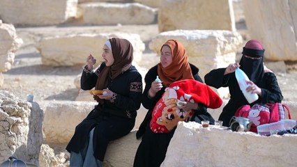 سوريون يعبّرون عن فرحتهم بالعودة الى تدمر الأثرية بعد الحرب