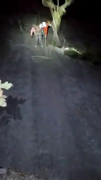 Rescatan a pareja de montañistas en el Cerro de las Mitras