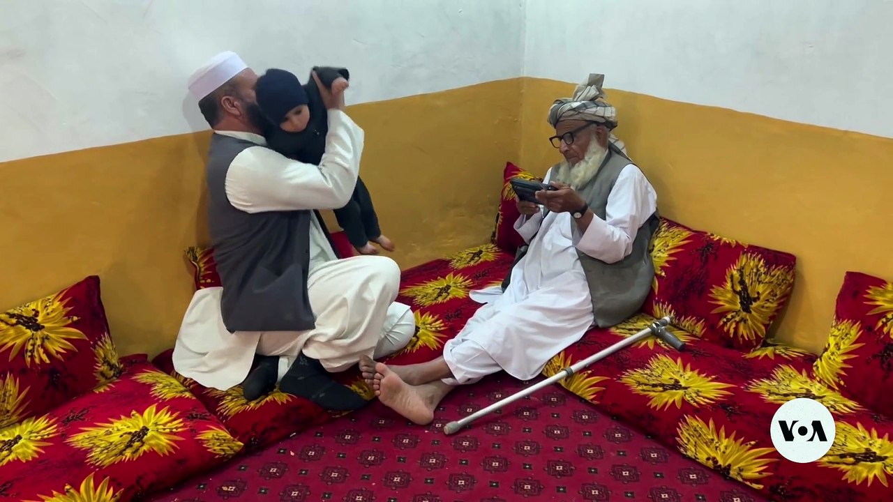 Afghan Refugee Uses Radio to Stay Connected to Homeland
