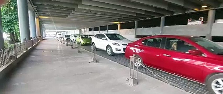 Saturan automovilistas módulo de Drive Thru en Monterrey