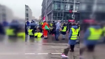 Almanya'da araçla insanların arasına daldı: 28 yaralı