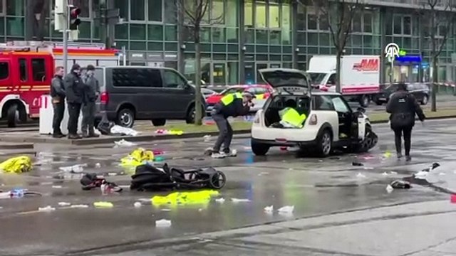 Almanya'nın Münih kentinde bir aracın kalabalığın arasına dalması sonucu 15 kişi yaralandı