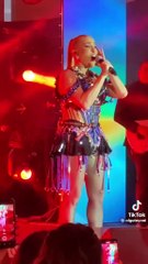 VIDEO: ¡Enfurece! Yuri abandona el escenario por falla de audio