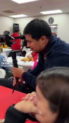 Fotógrafo viral: sorprendente truco para robar comida en fiestas