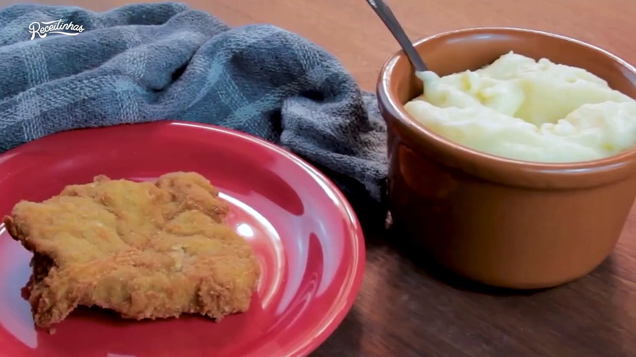 FILÉ MIGNON SUÍNO À MILANESA COM PURÊ DE BATATA AERADO (RECEITA FÁCIL) _ RECEITINHAS