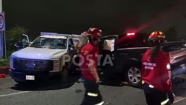 Choque causa caos en avenida Constitución en Monterrey