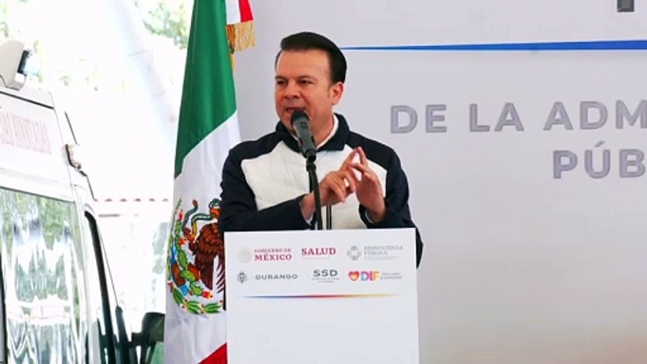 Entrega gobernador 32 ambulancias y aparatos funcionales