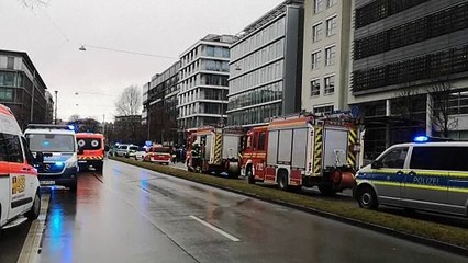 Veículo avança contra multidão e deixa 20 feridos em Munique