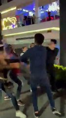 Captan riña entre jóvenes en Paseo Tec; hubo hasta cabezazo