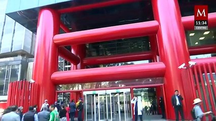 Realizan simulacro de sismo en el edificio rojo de la CFE en Paseo de la Reforma