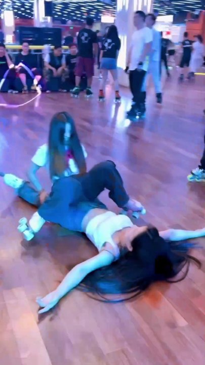 She created stunt| skating girls fun| skating girls romantic science| #dailymotion