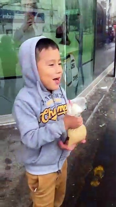 Ángel, un buen vendedor a sus 6 años de edad