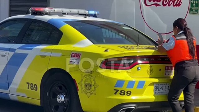 Se impacta taxi contra domicilio en colonia Talleres