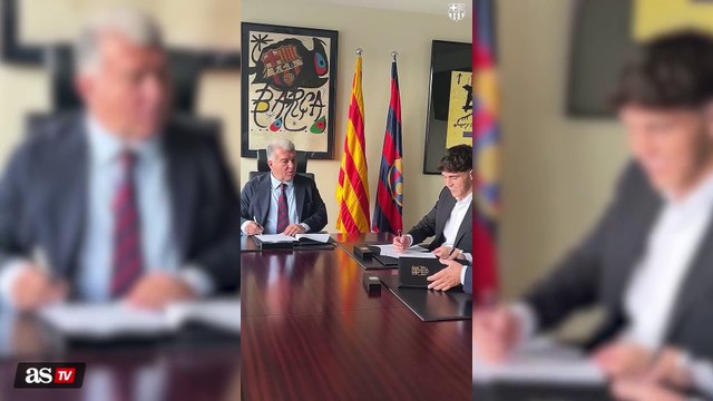 Pau Cubarsí renueva con el FC Barcelona hasta 2029