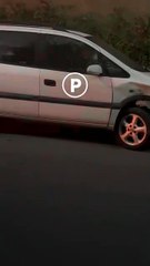 Vuelcan vehículo tras choque y lo abandonan en Cumbres