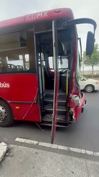 Chocan unidad de Metrobús y vehículo de emergencias del STC