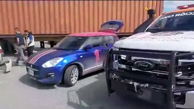 Deja choque de tráiler 3 lesionados y 8 vehículos dañados en Apodaca